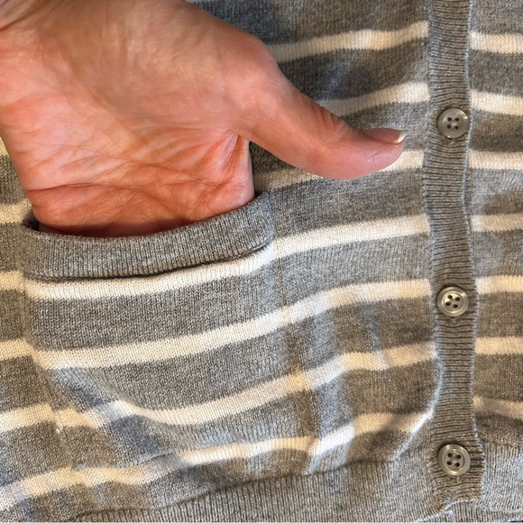 Banana Republic Striped V-Neck Cardigan Grey White Women’s XS - Picture 9 of 9